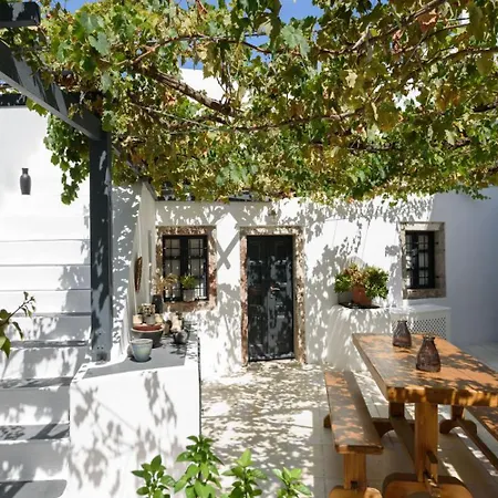 Firalia, Casa In Rock 호텔 *