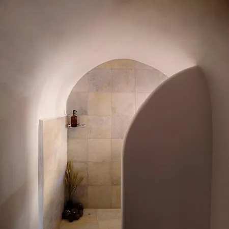 Firalia, Casa In Rock 산토리니