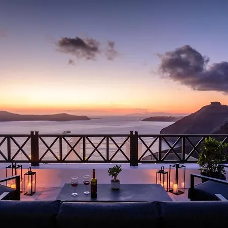 Firalia, Casa In Rock Suites *