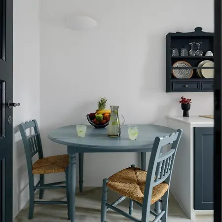 Firalia, Casa In Rock Suites