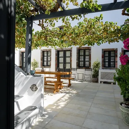 Firalia, Casa In Rock Suites Hotel