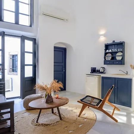 Firalia, Casa In Rock Suites