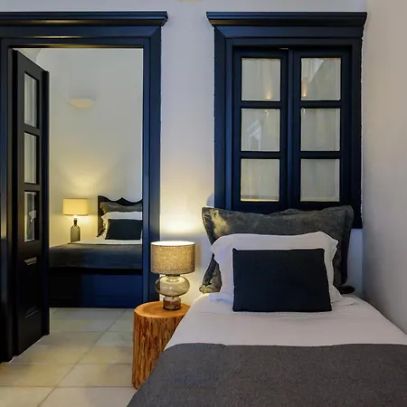 Firalia, Casa In Rock Suites