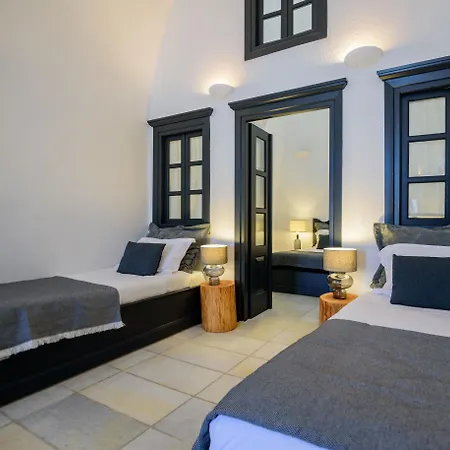 Firalia, Casa In Rock Suites