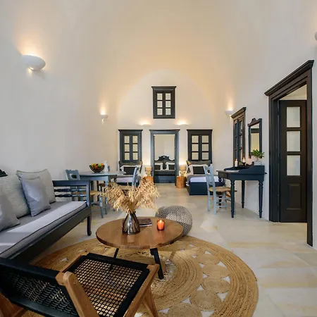 Firalia, Casa In Rock Suites Hotel