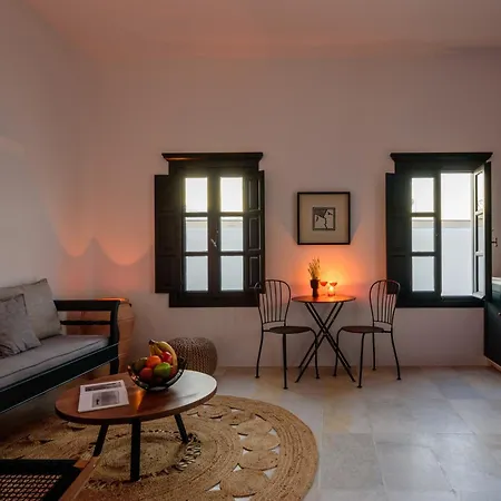 Firalia, Casa In Rock Suites Hotel