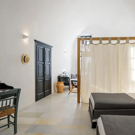 Firalia, Casa In Rock Suites Hotel *