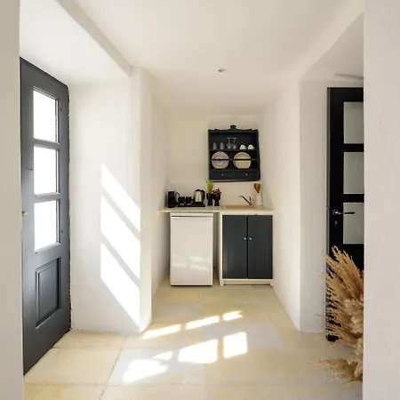 Hotel Firalia, Casa In Rock Suites *