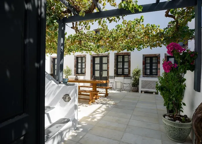 Firalia, Casa In Rock מלון