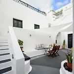 Firalia, Casa In Rock * Φηρά