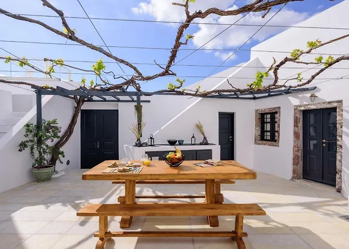 Firalia, Casa In Rock Fira (Santorini)