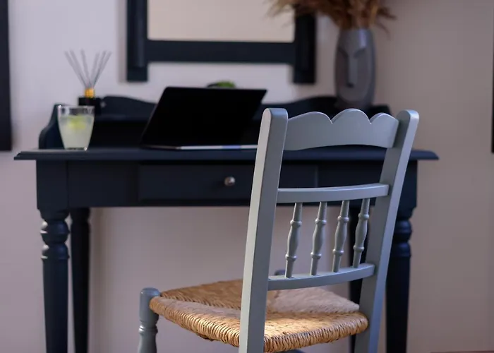 Firalia, Casa In Rock Fira (Santorini)