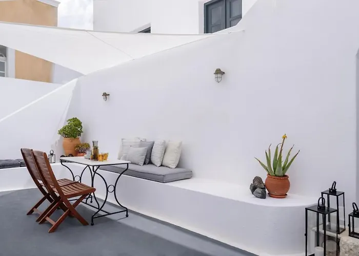 Firalia, Casa In Rock Hotel