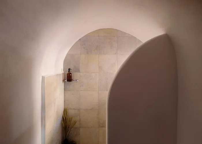 Firalia, Casa In Rock Fira (Santorini)