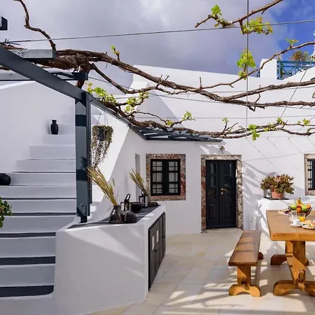 Firalia, Casa In Rock Fira (Santorini)