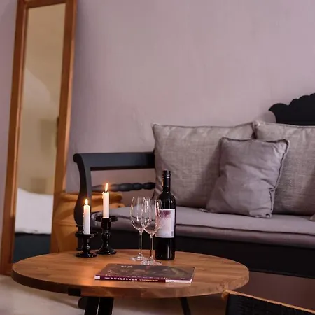 Firalia, Casa In Rock فندق ثيرا