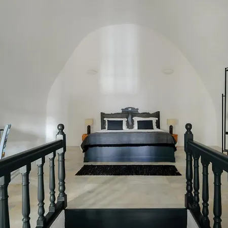 Firalia, Casa In Rock Suites Hotel