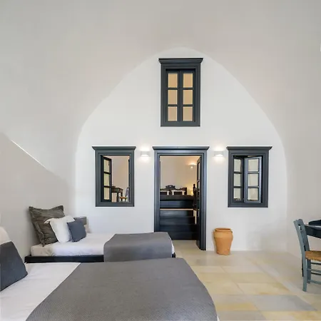 Firalia, Casa In Rock Suites *