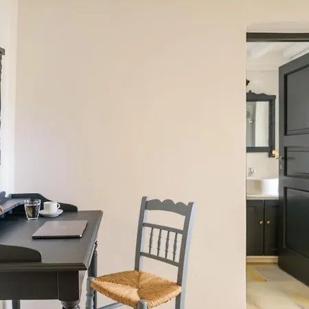 Firalia, Casa In Rock סנטוריני