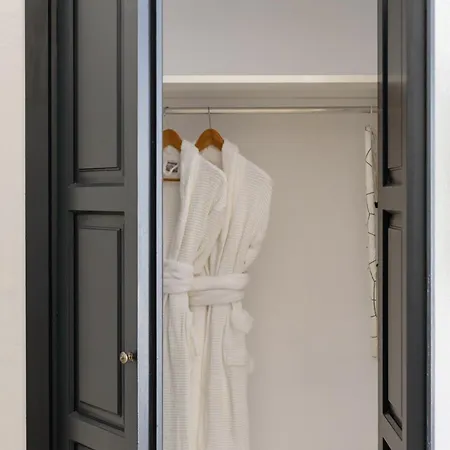 Hotel Firalia, Casa In Rock Suites *
