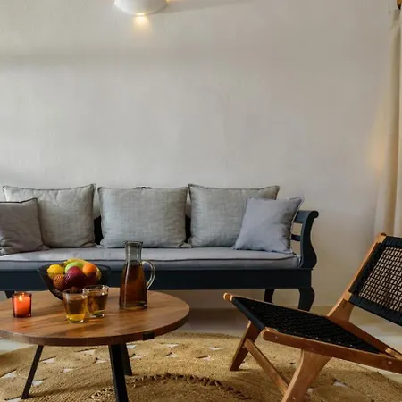 Firalia, Casa In Rock Suites